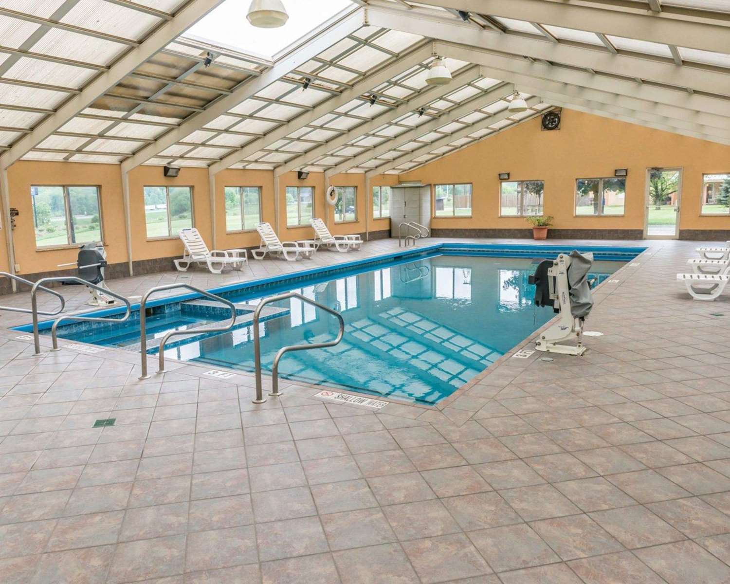 Rodeway Inn Mercer I-80 4/8