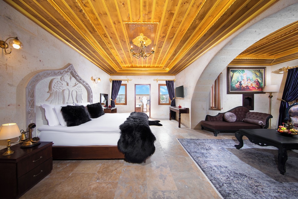 Pegasos Cave Suite 16/50