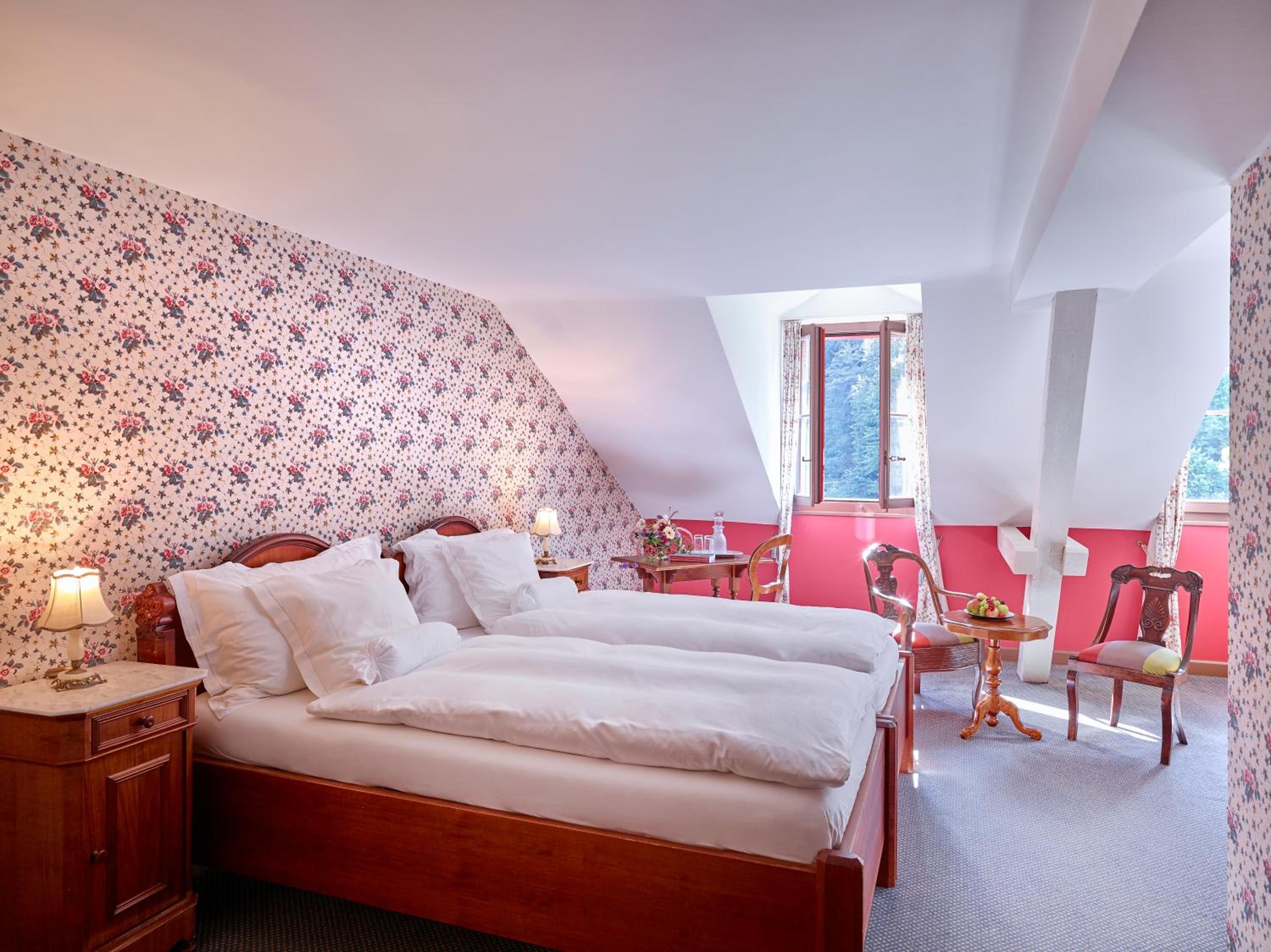 Deluxe, Double Bed, Waterfall View