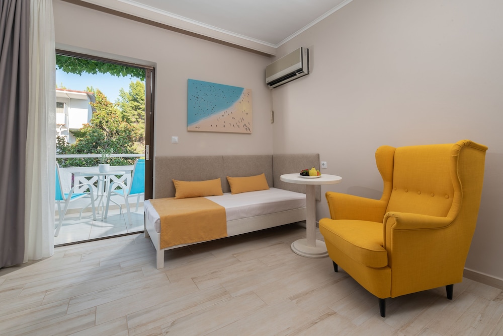Porfi Beach Hotel 22/36