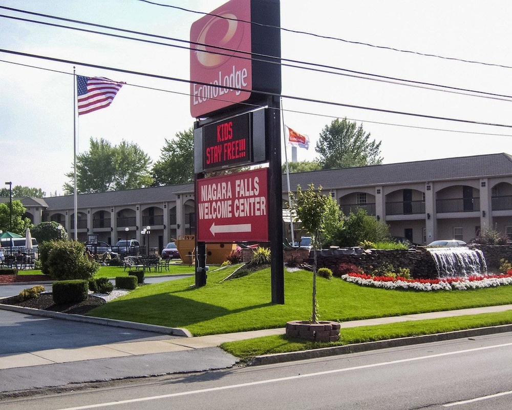 Econo Lodge At The Falls North 37/42