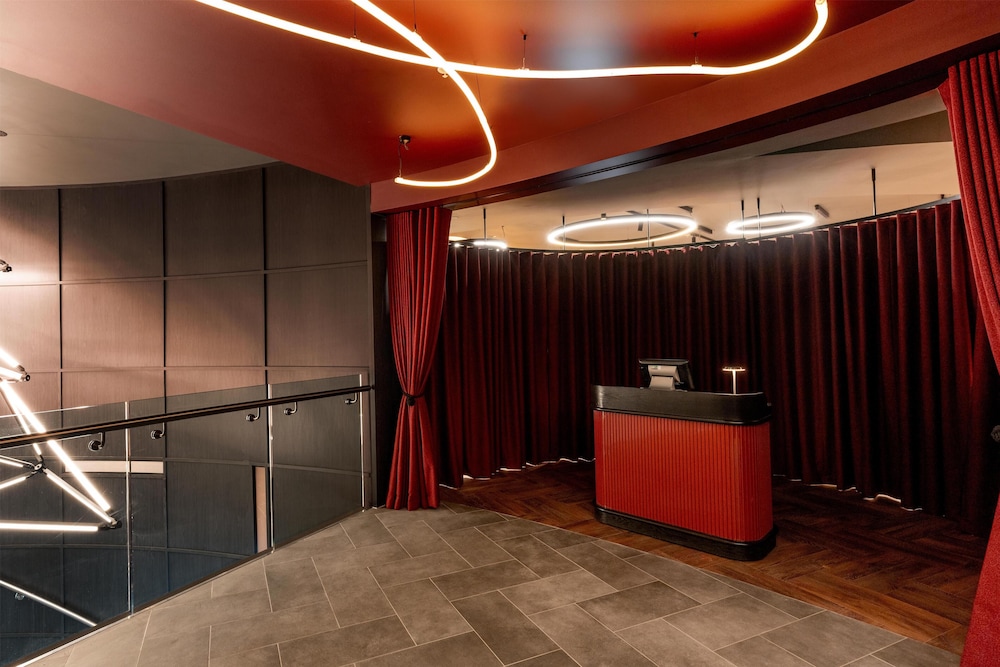 Radisson RED London Twickenham 10/62