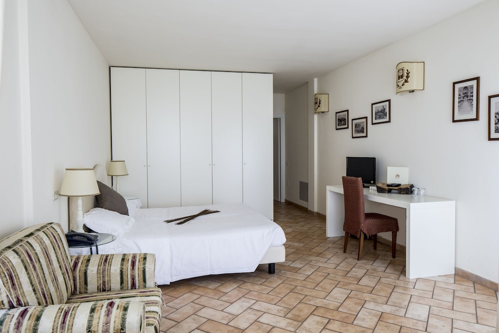 Castello Di Montegridolfo Spa Resort 19/89