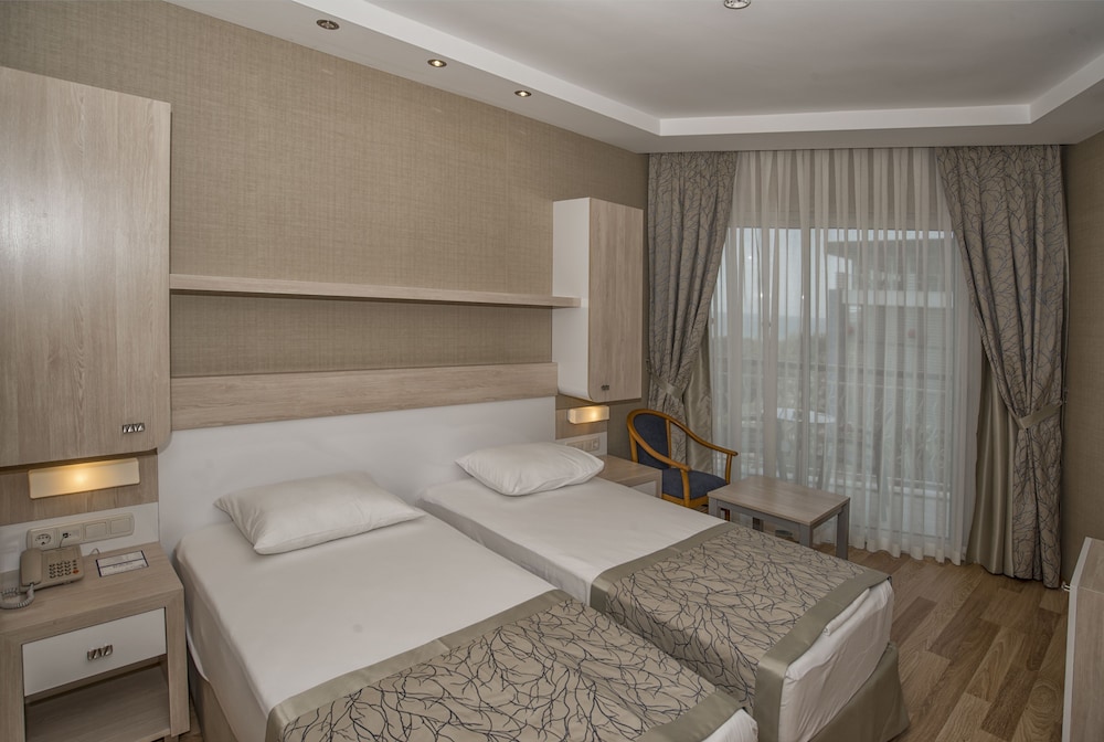 Riviera Hotel & Spa 18/55