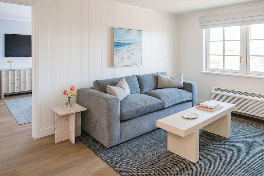 Bay Shores Peninsula Hotel 33/55