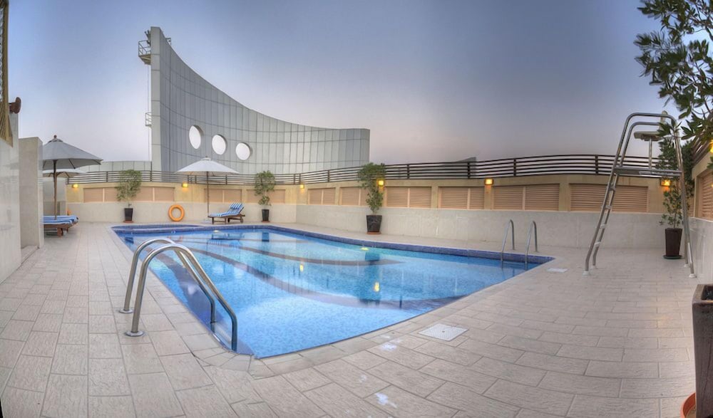 swimming pool spa