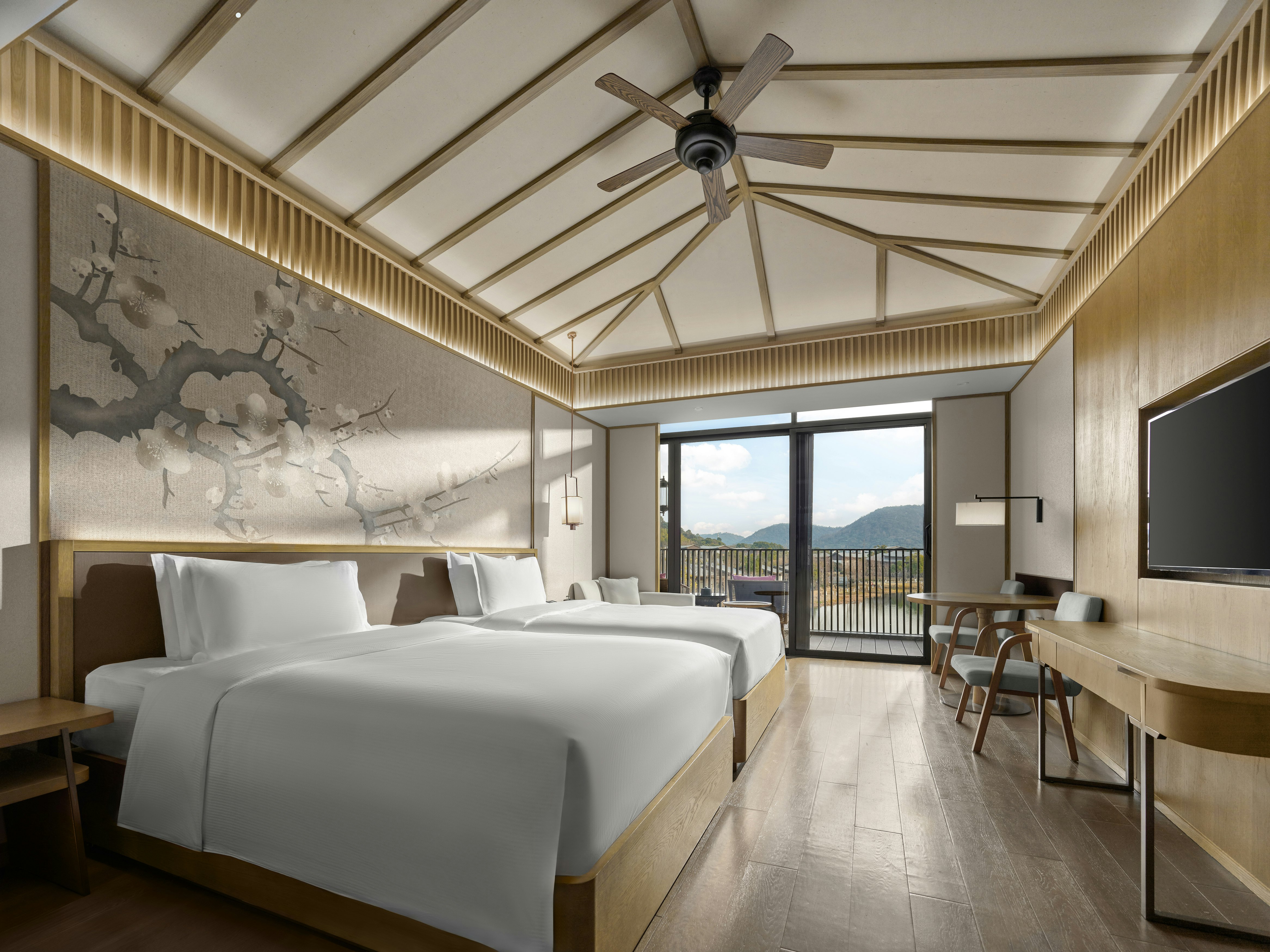 Deluxe, Twin Beds, Lake View