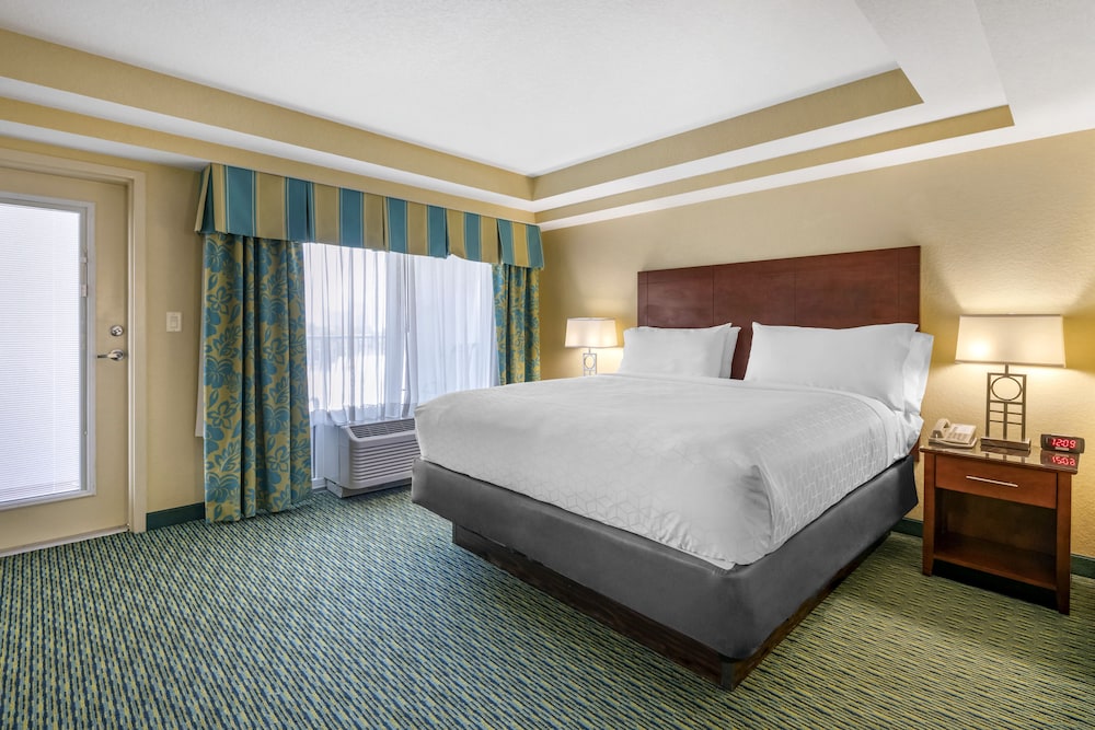 SUITE, KING BED, JETTED TUB, BALCONY, ACCESSIBLE