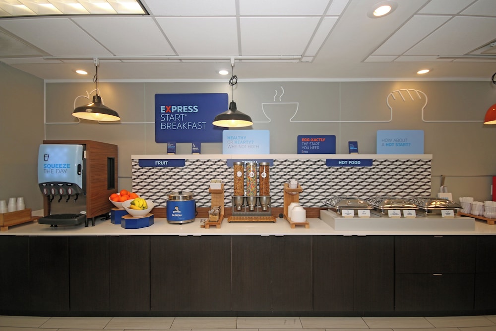 Holiday Inn Express Troutville - Roanoke North 11/60