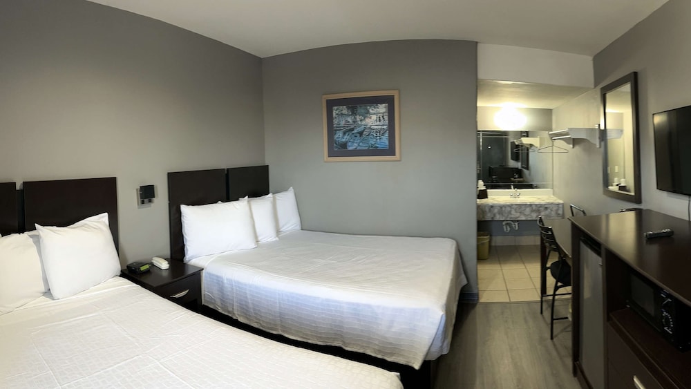 Efficiency, 2 Double Beds