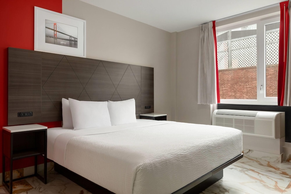 Ramada by Wyndham Brooklyn Empire Blvd 22/50