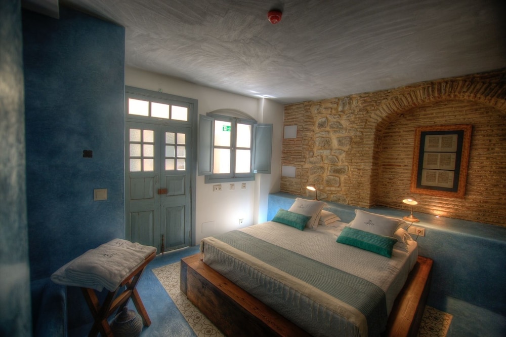 THE RIAD 19/28
