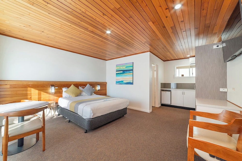 PORT CAMPBELL MOTOR INN 19/50