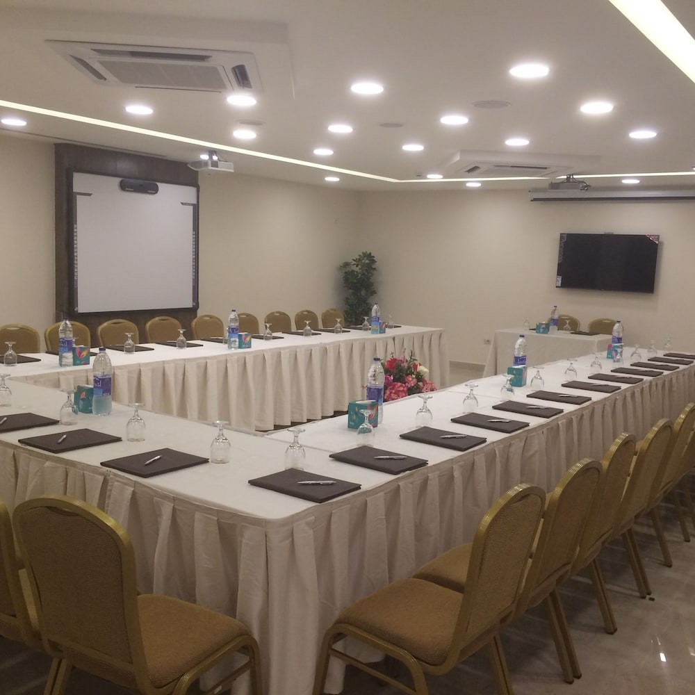 CITY ROSE HOTEL SUITES 57/67