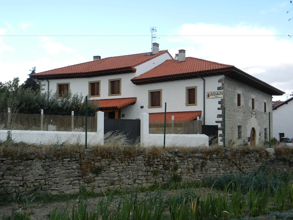 CASA DE LA CADENA 64/68