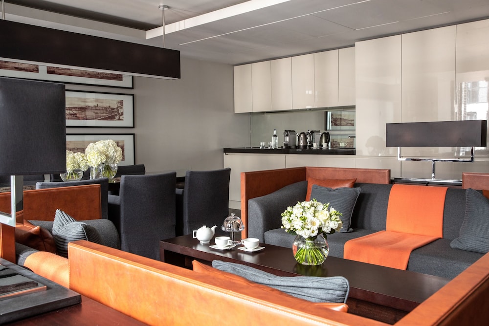 Grosvenor House Suites 22/41