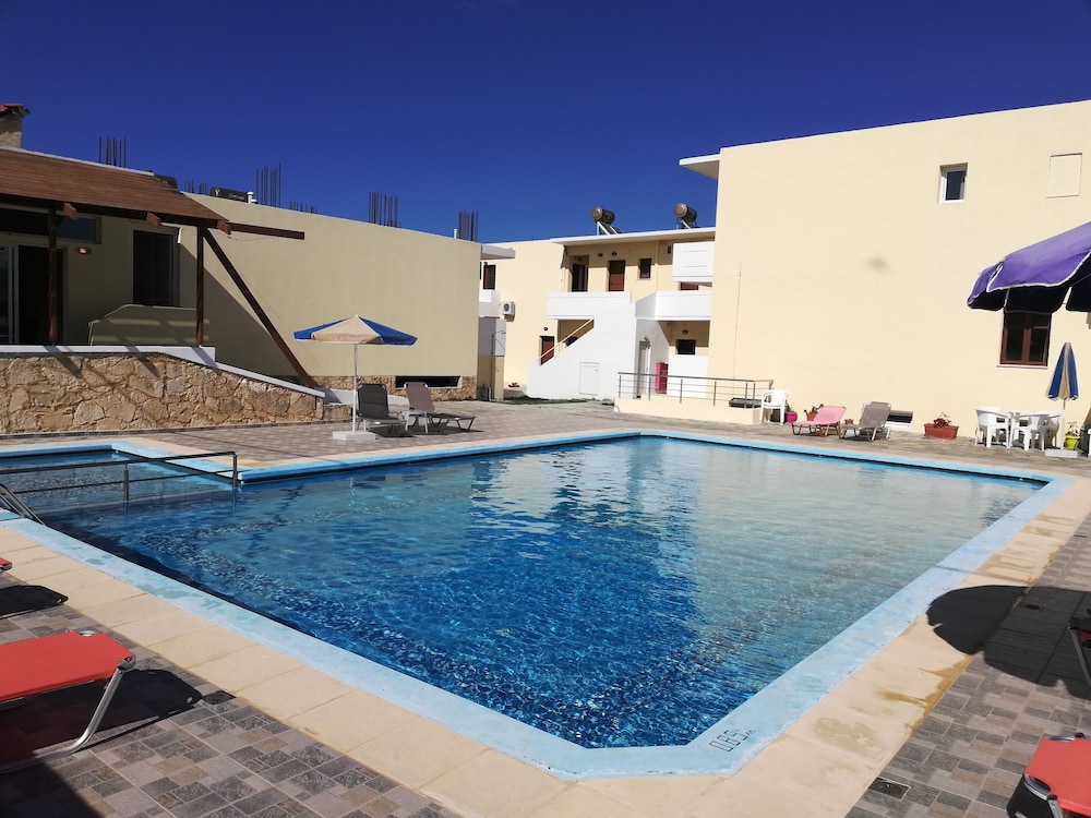 Karmi Studios & Apartments 21/25