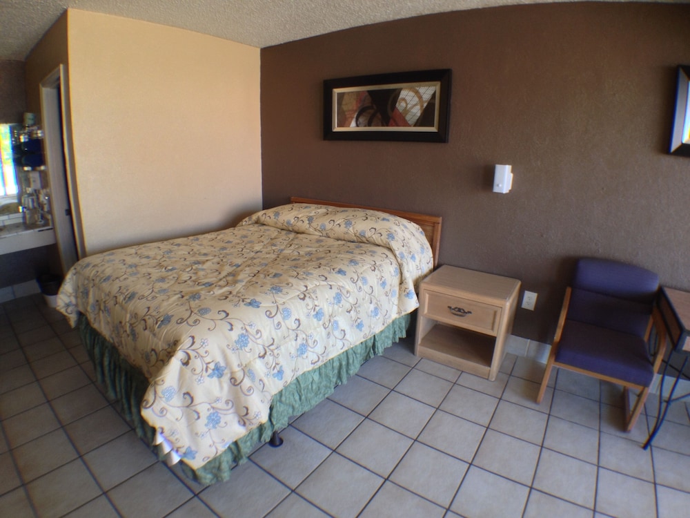 Budget Inn 13/43