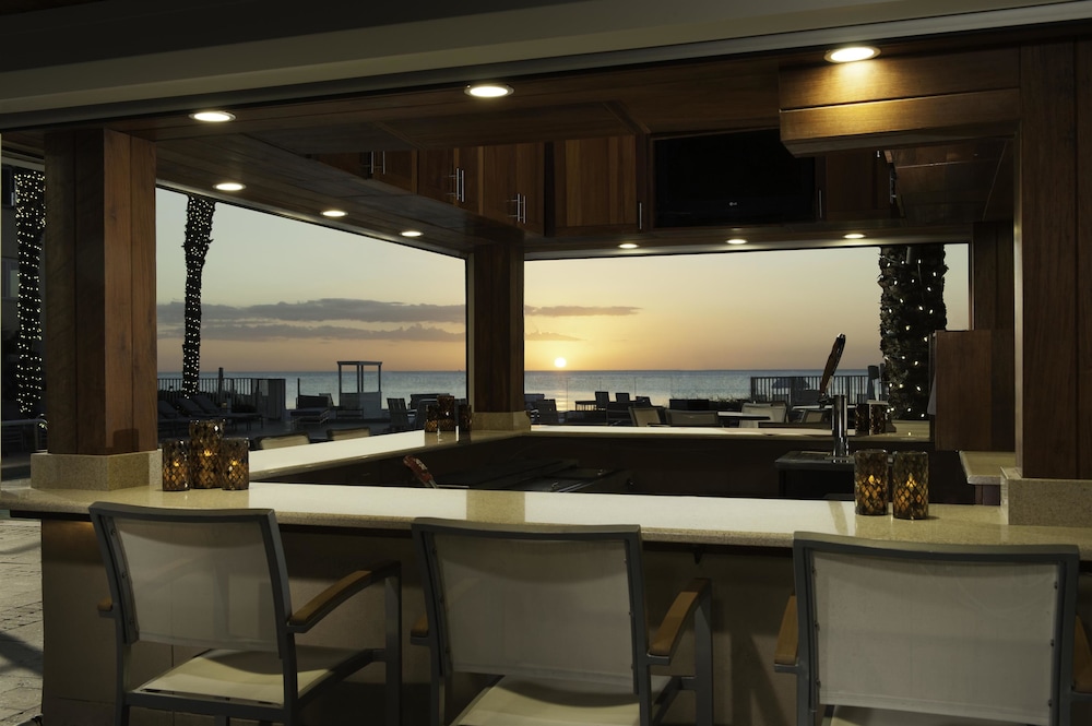 Edgewater Beach Hotel 48/64