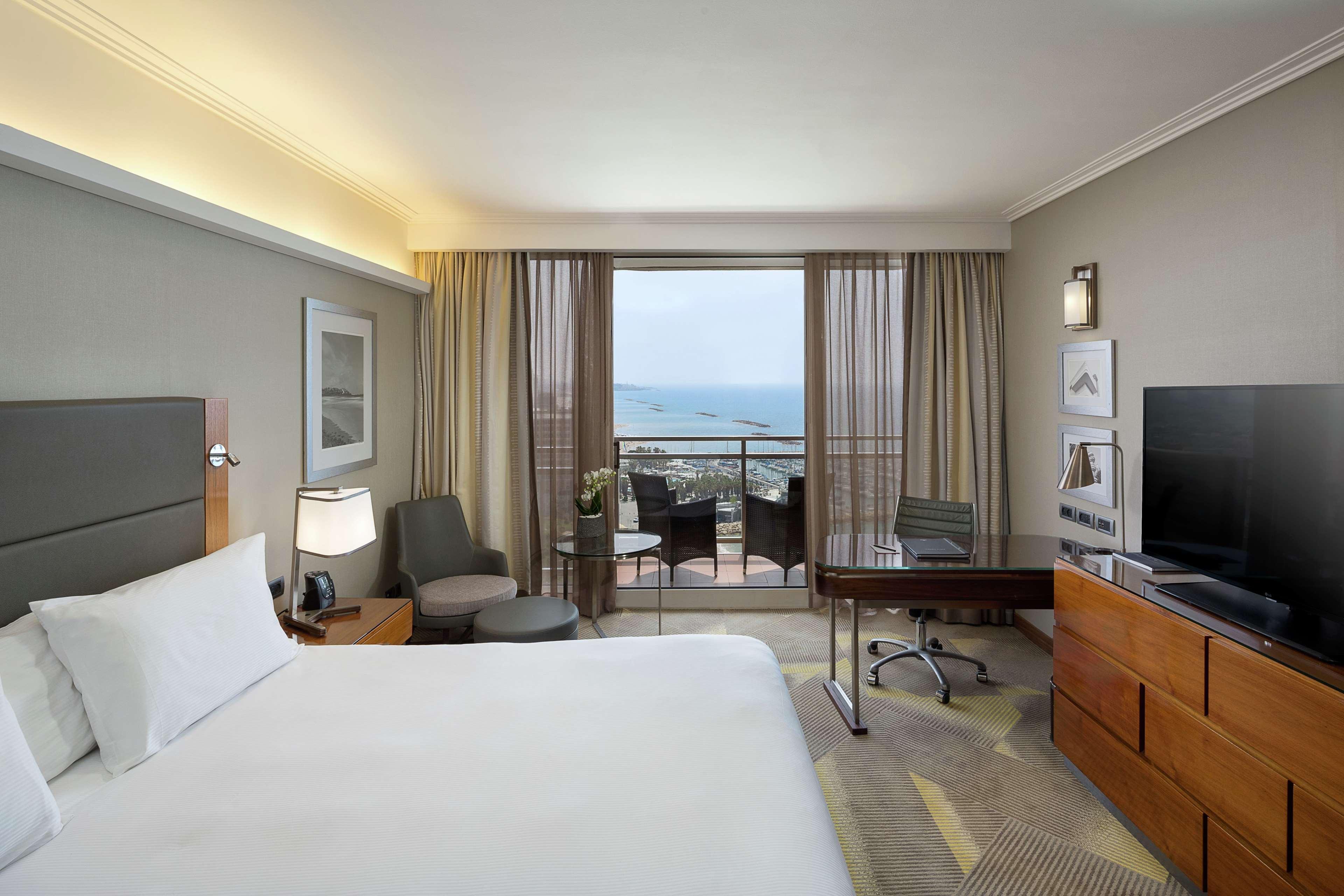 CONNECTING, FAMILY, SEA VIEW