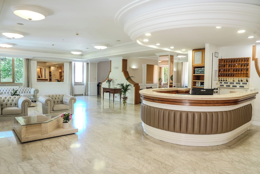 Mondial Park Hotel 8/50