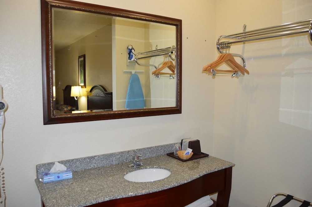 HiWay Inn Express Kiowa Hwy 69 53/55