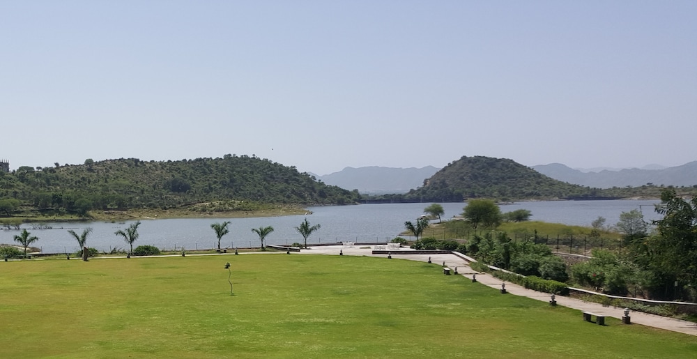 Tatsaraasa Resort and Spa Udaipur 23/40