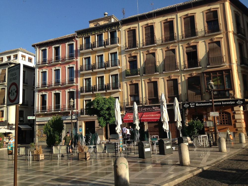 Macia Plaza 50/60
