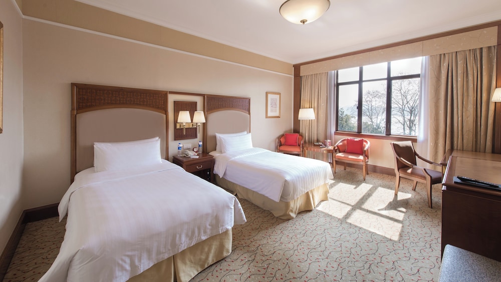 Shangri La Hangzhou 25/50