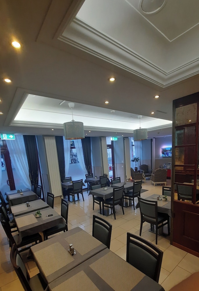 Admiral Hotel 45/48