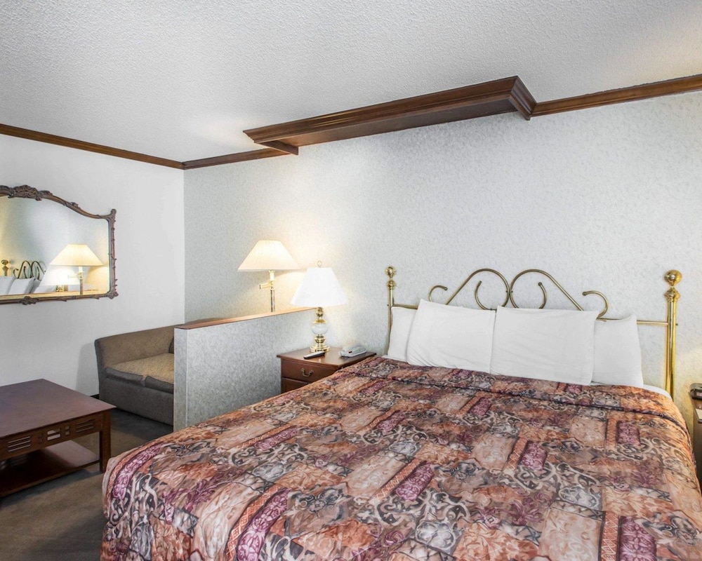 The Boulder Broker (ex. Rodeway Inn and Suites The Broker) 13/42