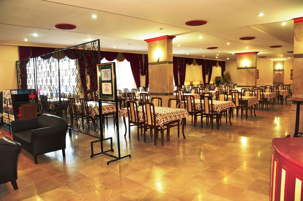 Mustis Royal Plaza Hotel 29/35