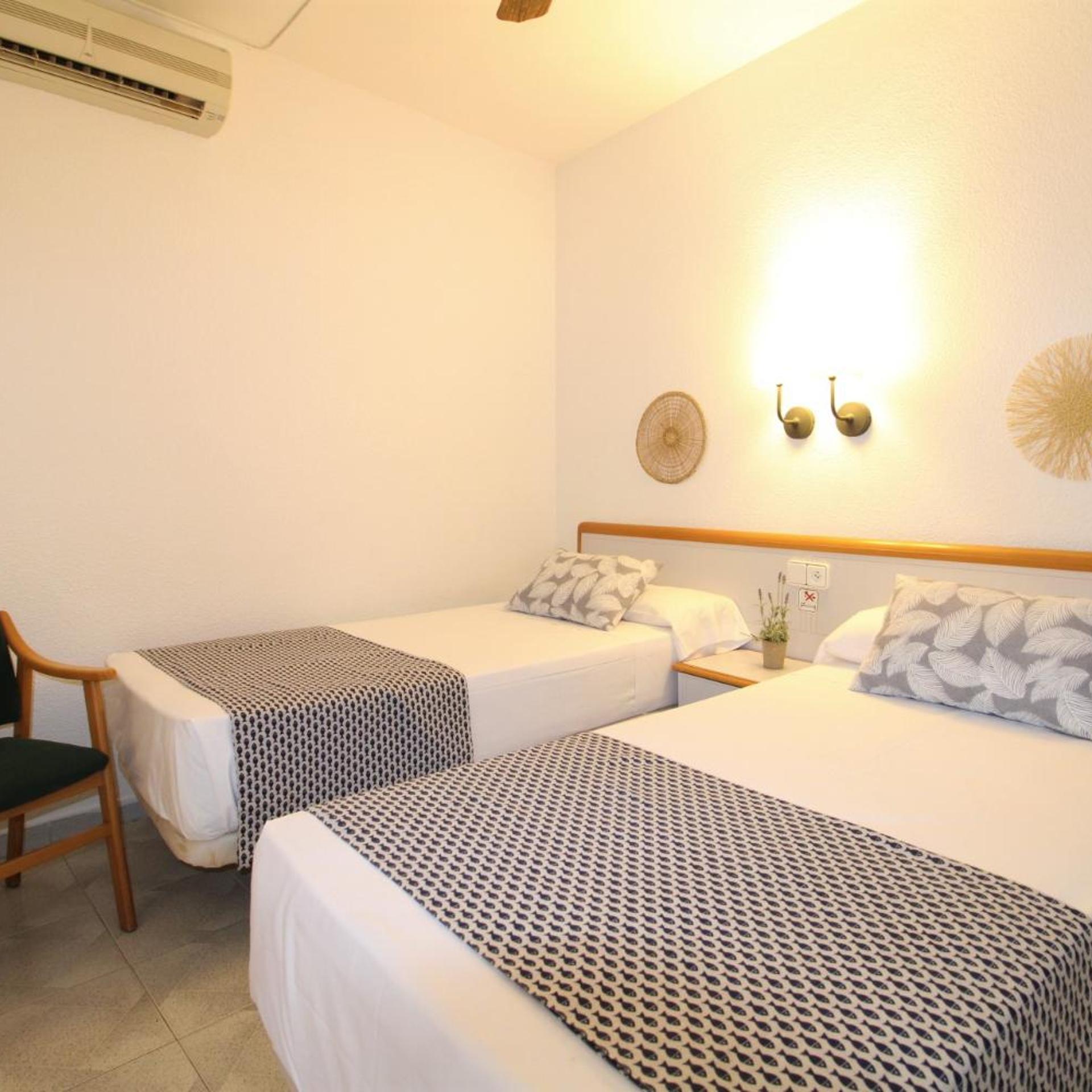 HOTEL CANADA 24/51