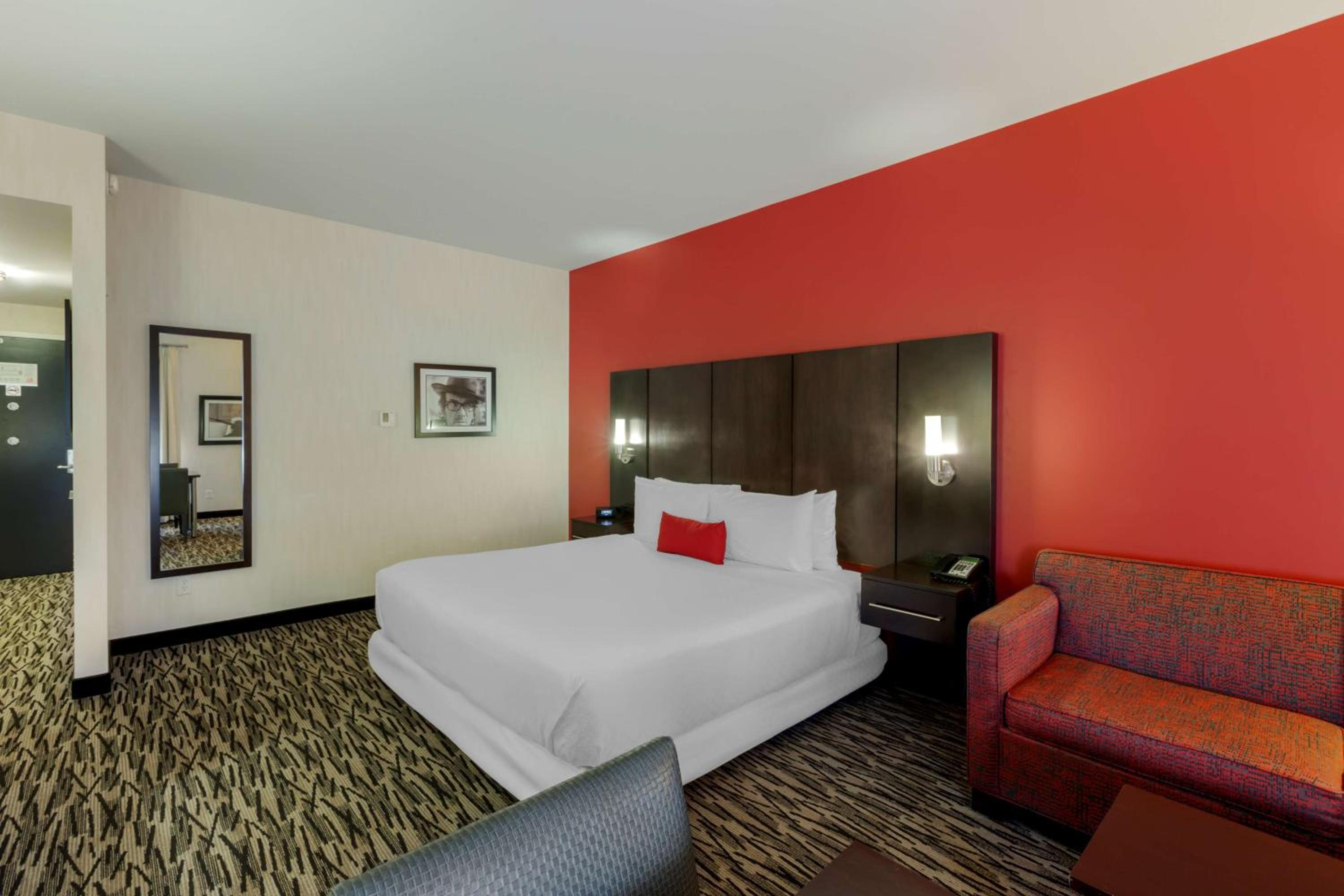 Suite, King Bed, Sofa