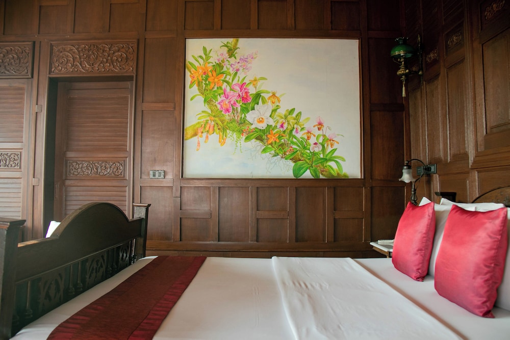 Lamphu Tree House Boutique Hotel 33/70