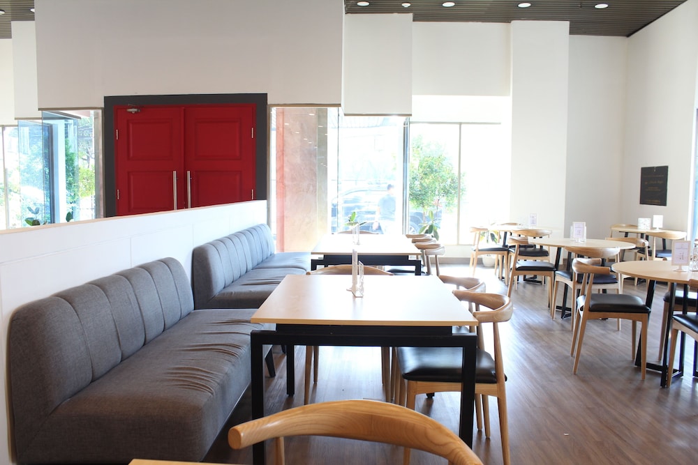 Super OYO Townhouse 1 Hotel Salemba 32/38