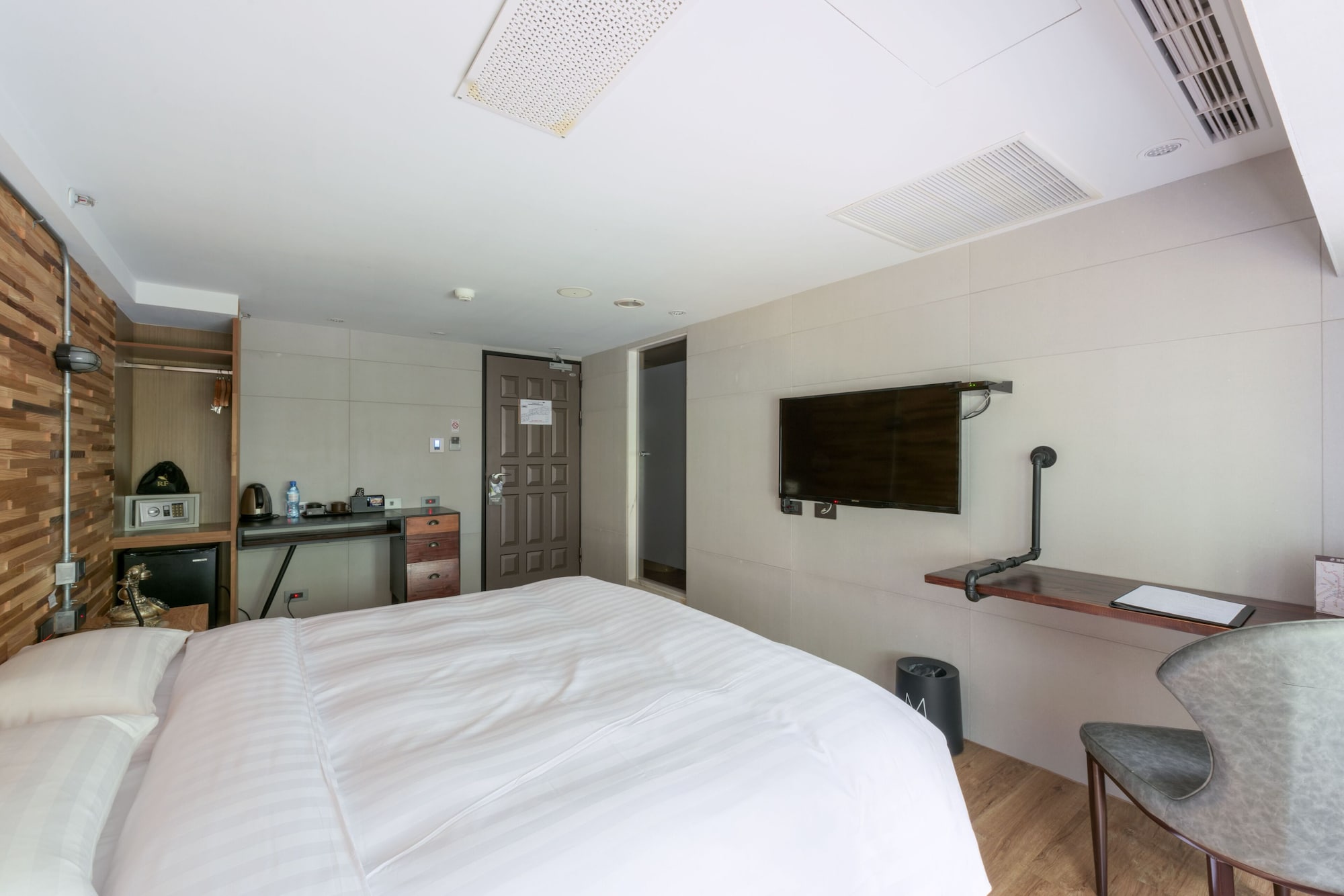 SUPERIOR, DOUBLE BED