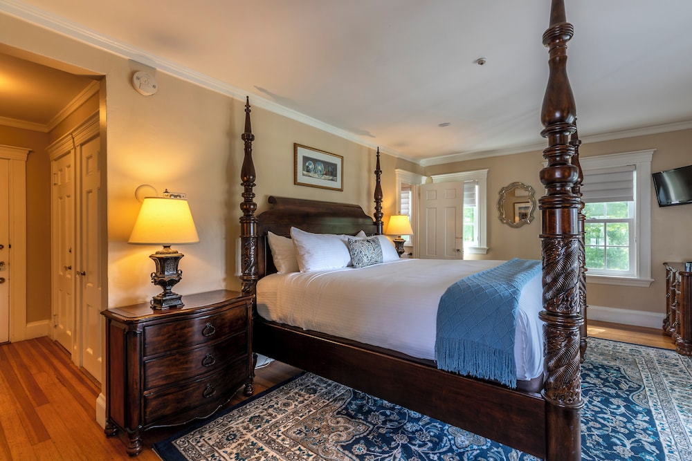 The White House Inn 16/50