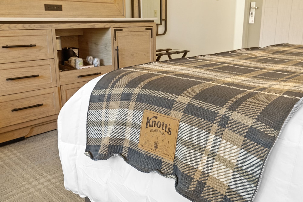Knotts Berry Farm Resort Hotel 16/41