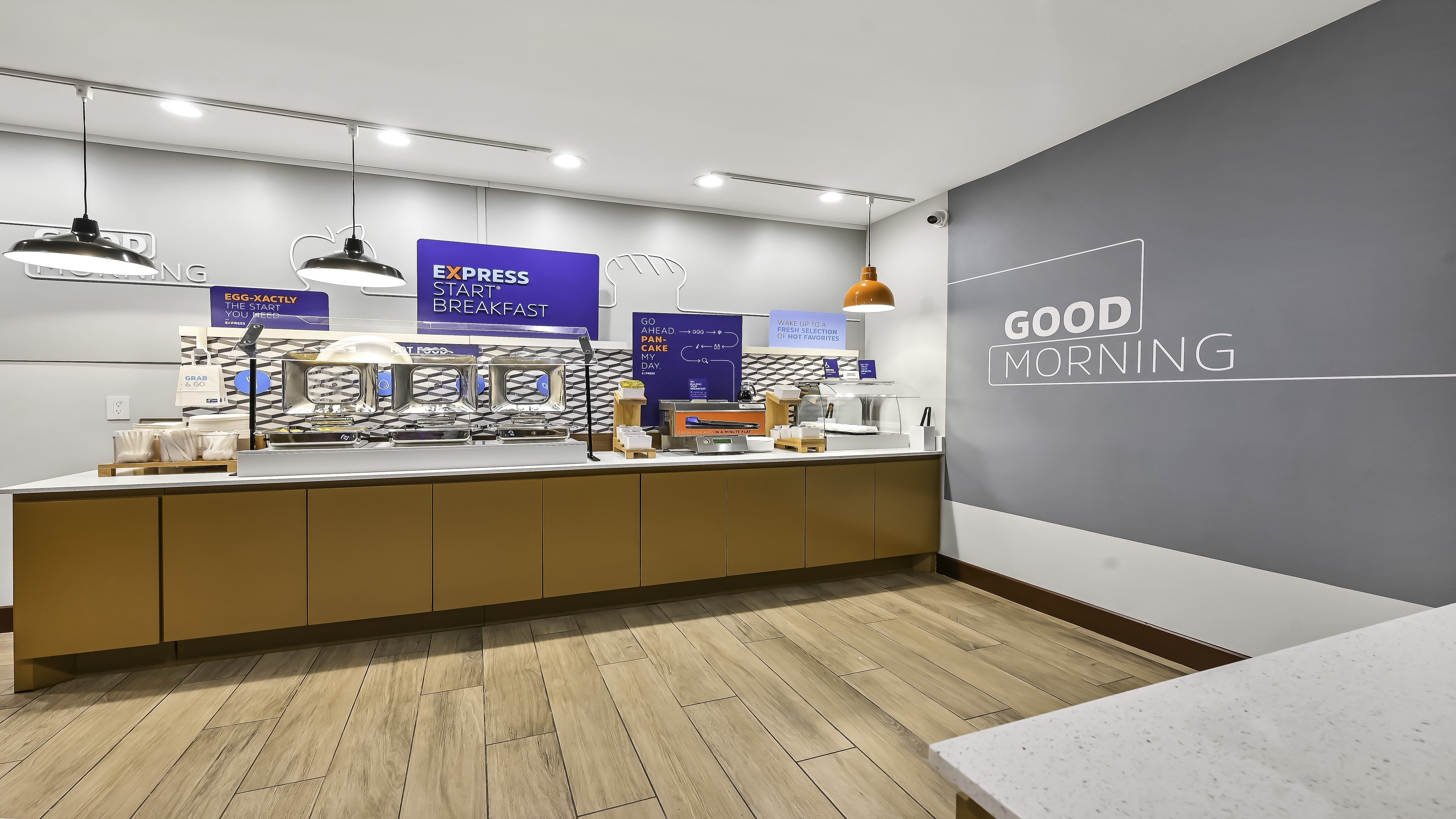 Holiday Inn Express Palestine 7/45