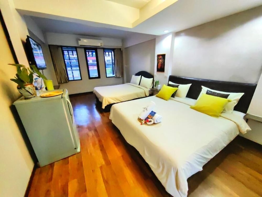 1 Bedroom, Family, King and Queen Bed, No Window
