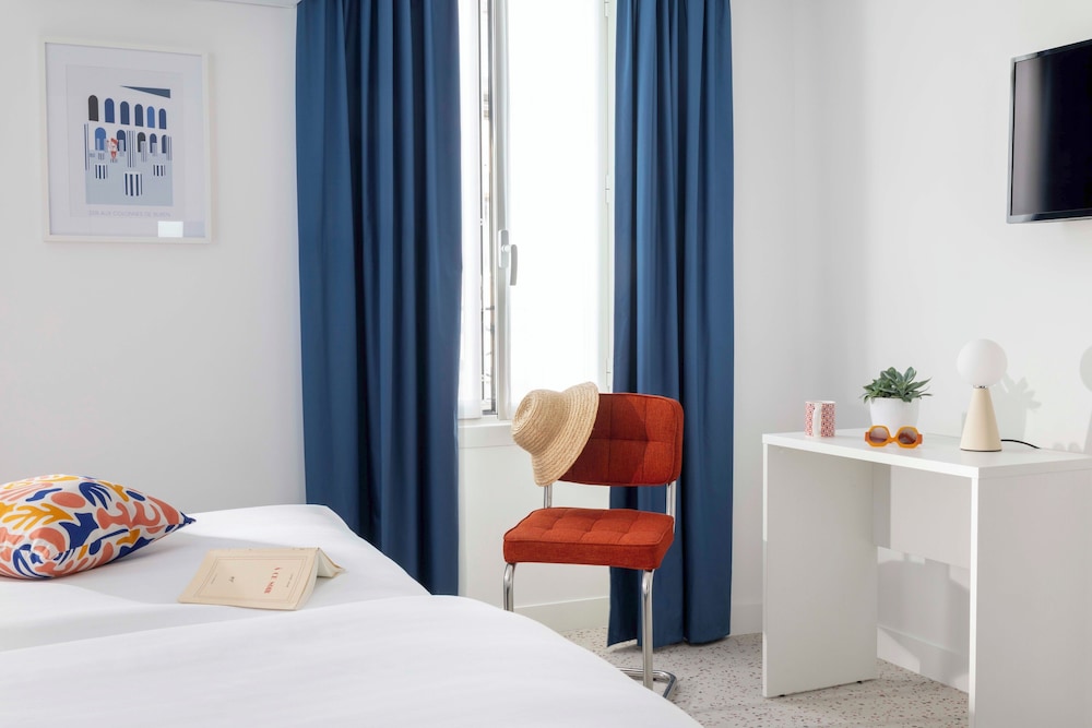 ROOM, SINGLE