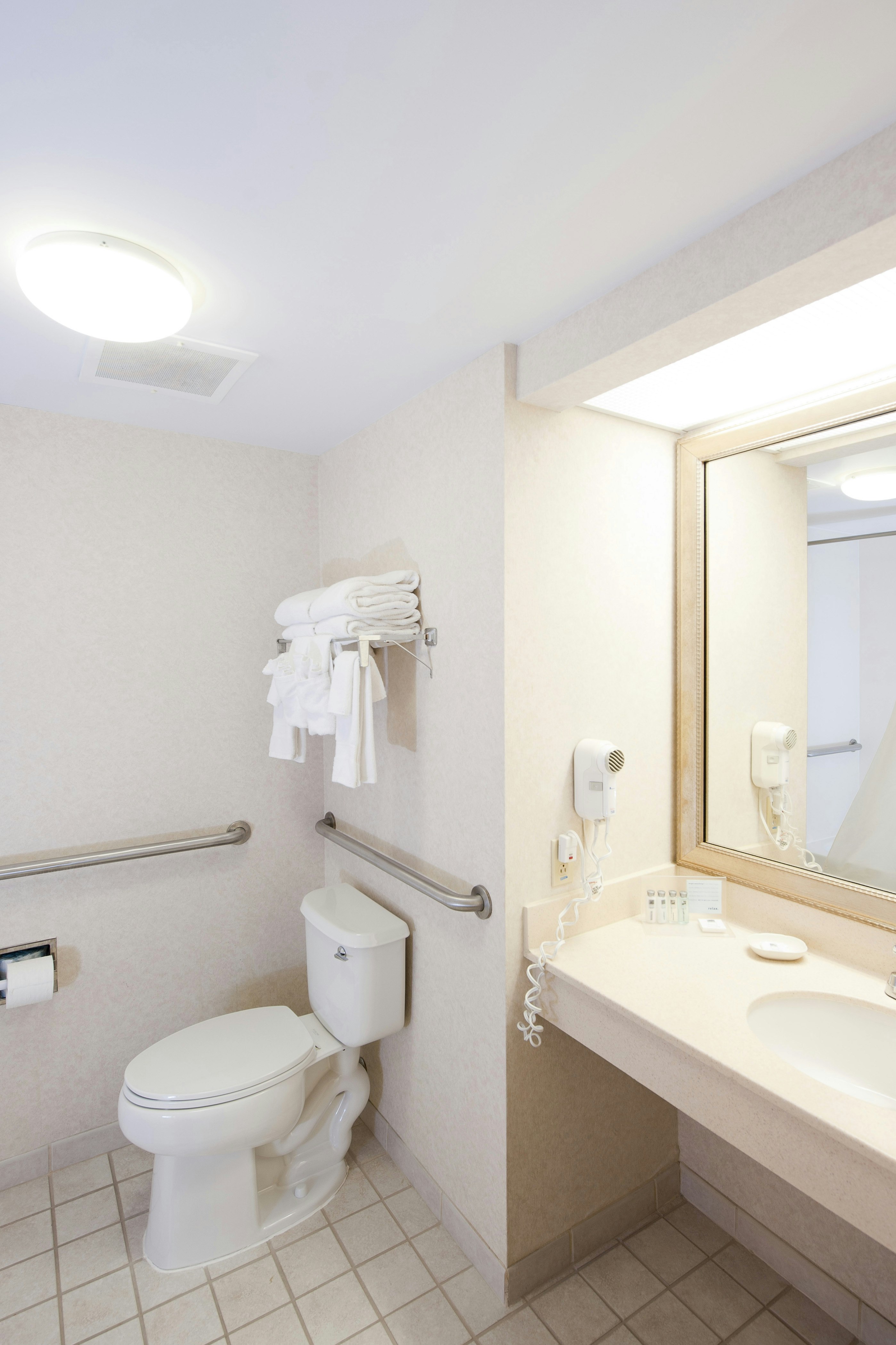 Hampton Inn & Suites St. Louis/Chesterfield 80/81