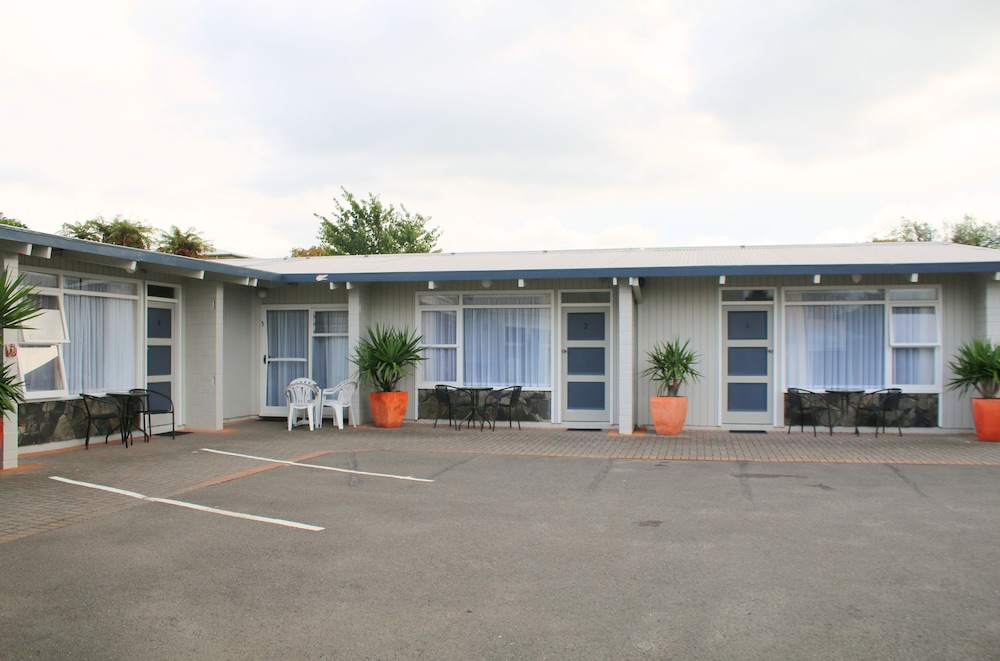Fernleaf Motel 26/35