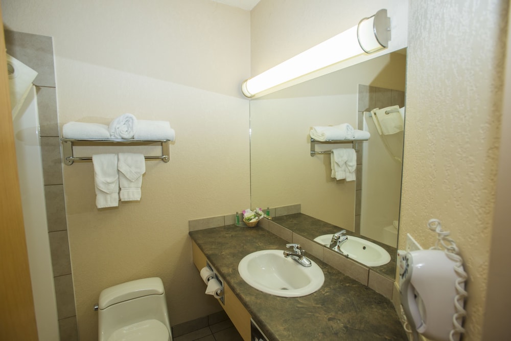 Lakeview Inn & Suites 32/32