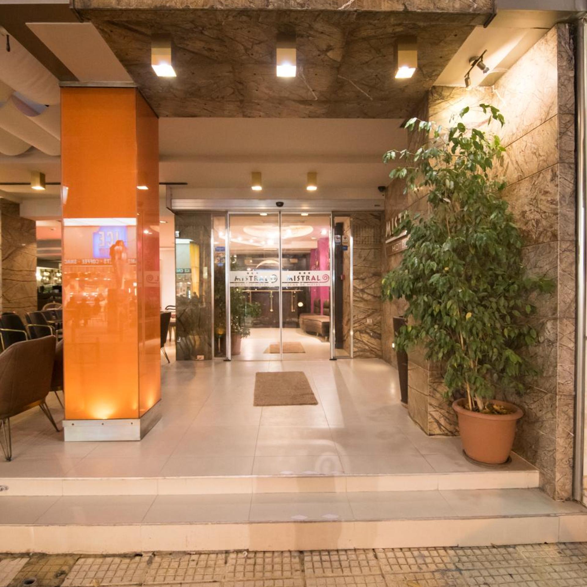 Mistral Seaside Hotel 2/36