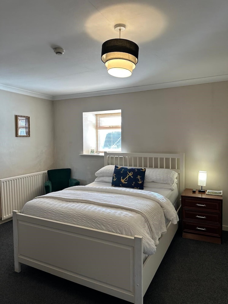 Anchor Hotel 4/50