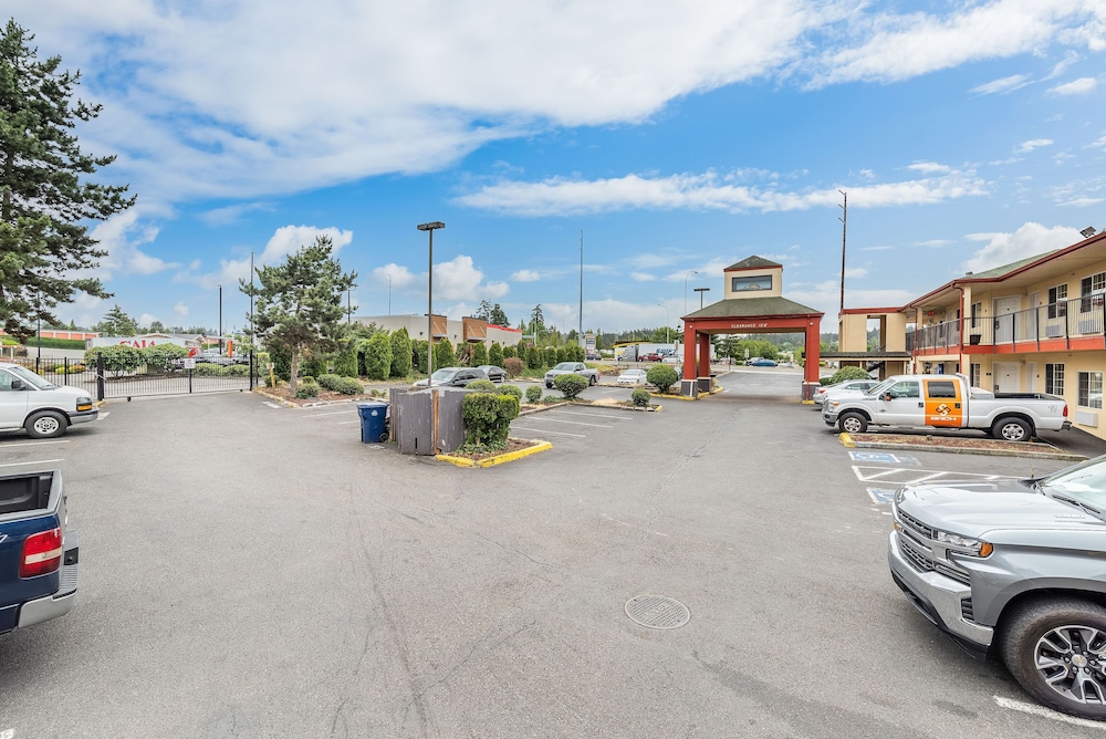 Days Inn by Wyndham Federal Way 2/40