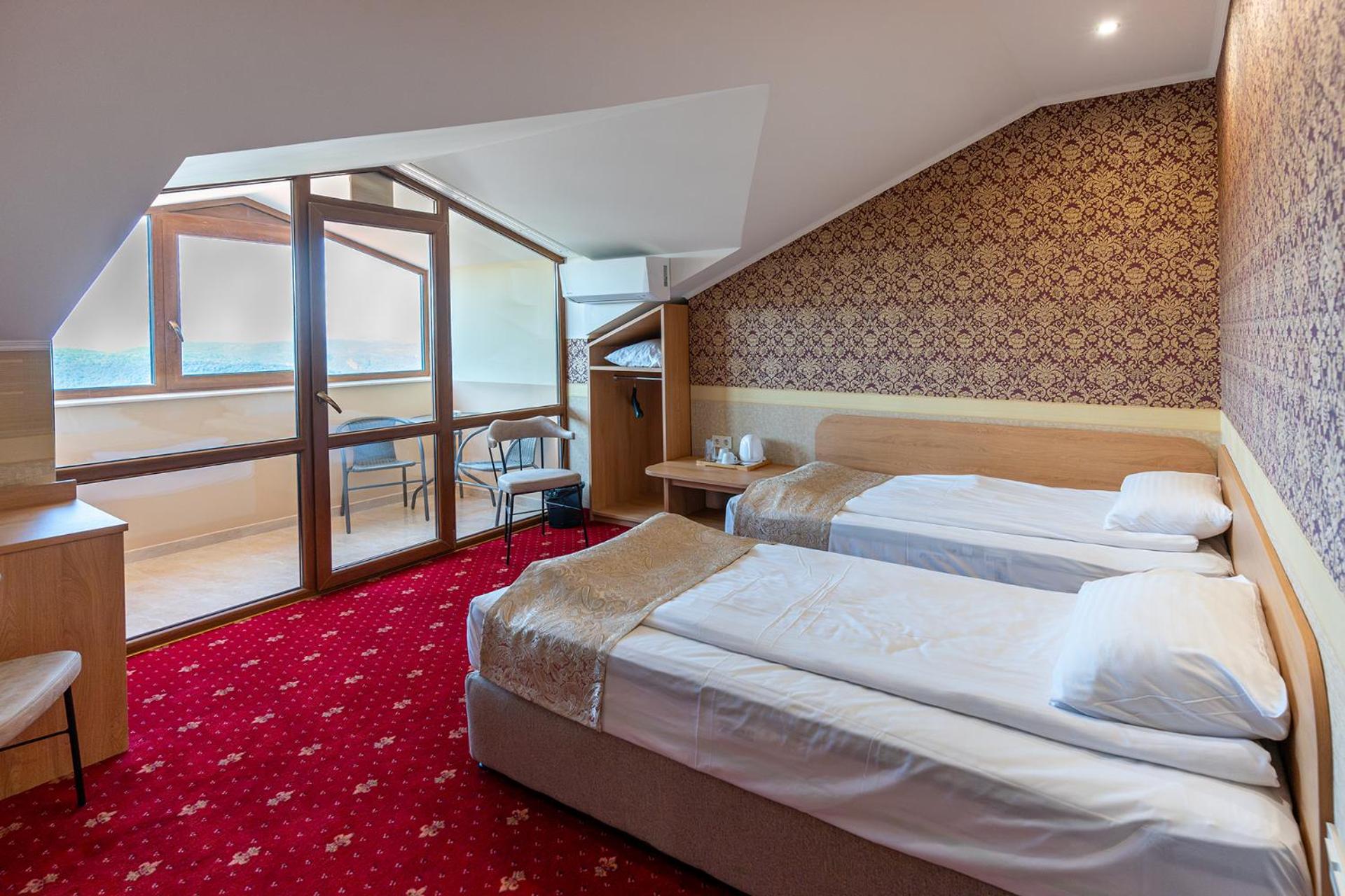 Alpine, Balcony