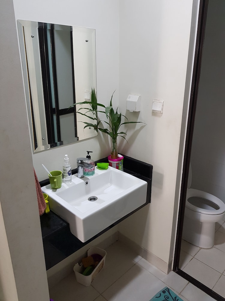 Aloha Guest House - 1 Male Only by ZUZU 15/15